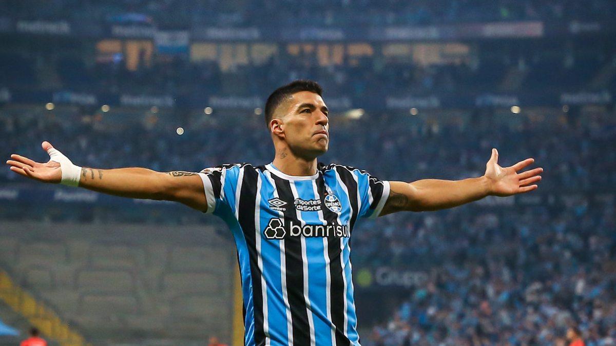 Luiz Suárez - um dos jogadores com mais hat tricks no mundo jogadores com mais hat tricks